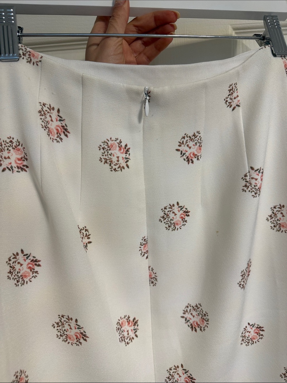 Club Monaco White Pencil Skirt with Pink Floral Motif - Picture 4 of 5